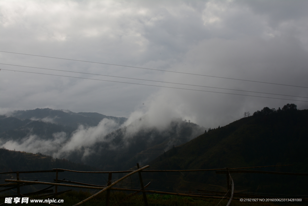 云锁青山