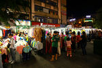 夜色中的市场