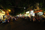 夜色中的市场