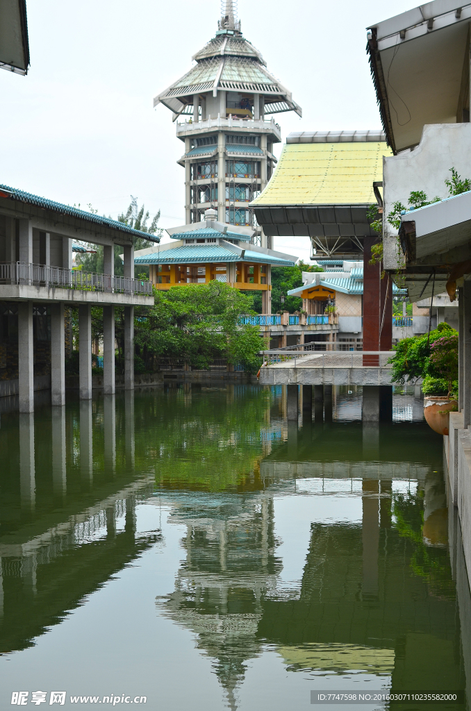 水中楼房