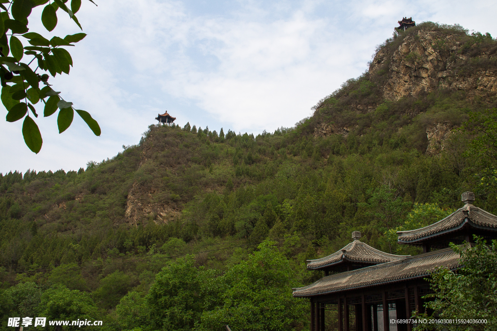 银狐洞外乡村景区特写