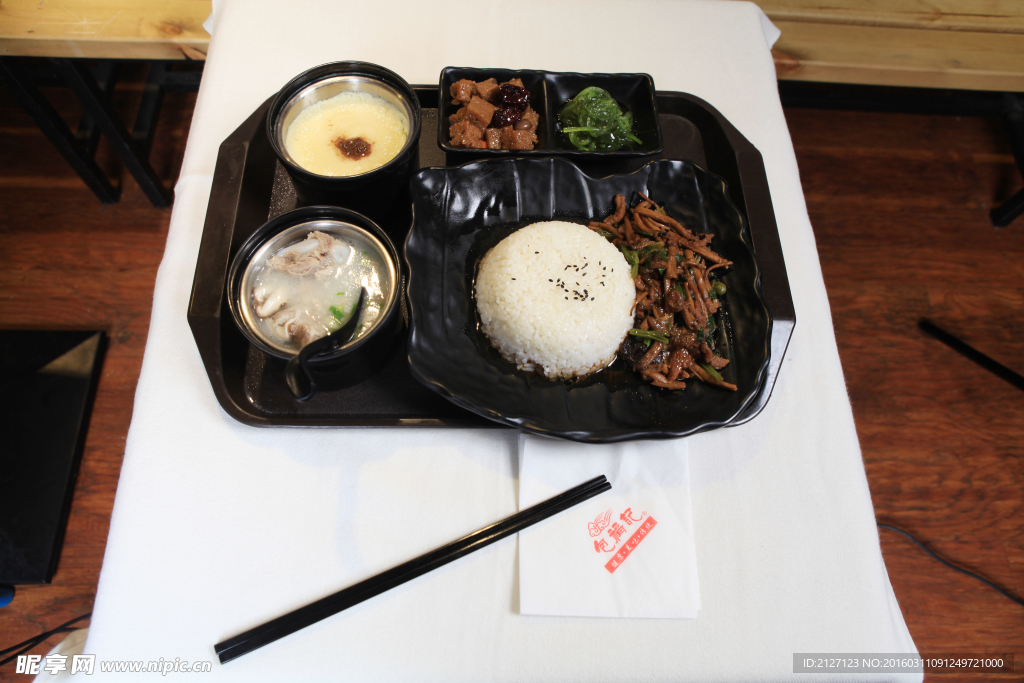 经典茶树菇肉丝饭