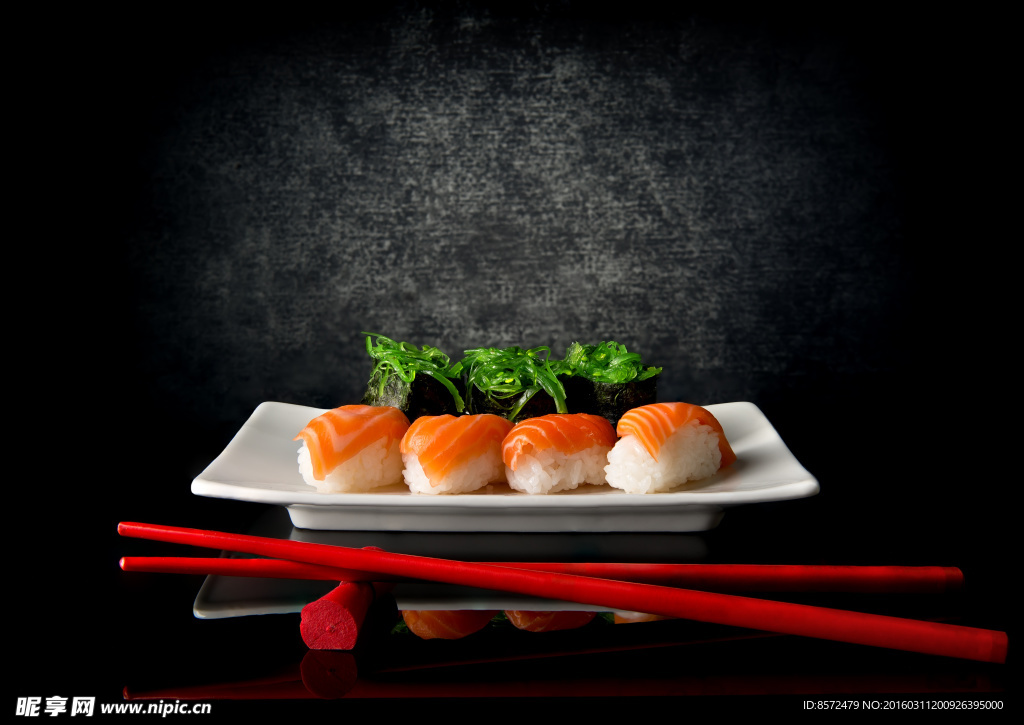 寿司红色筷子