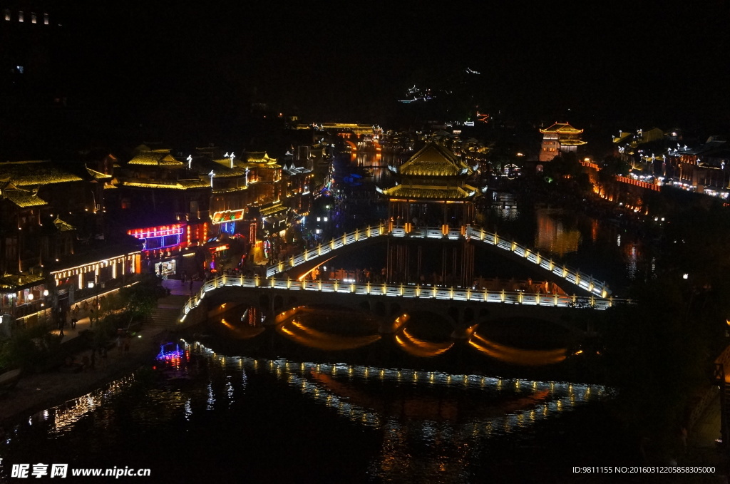 凤凰古城夜景图片