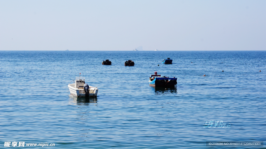 海面小船