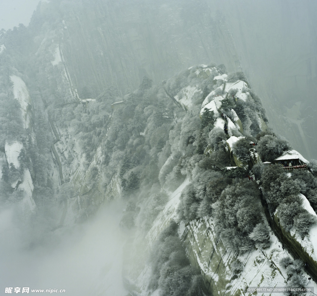 华山雪景