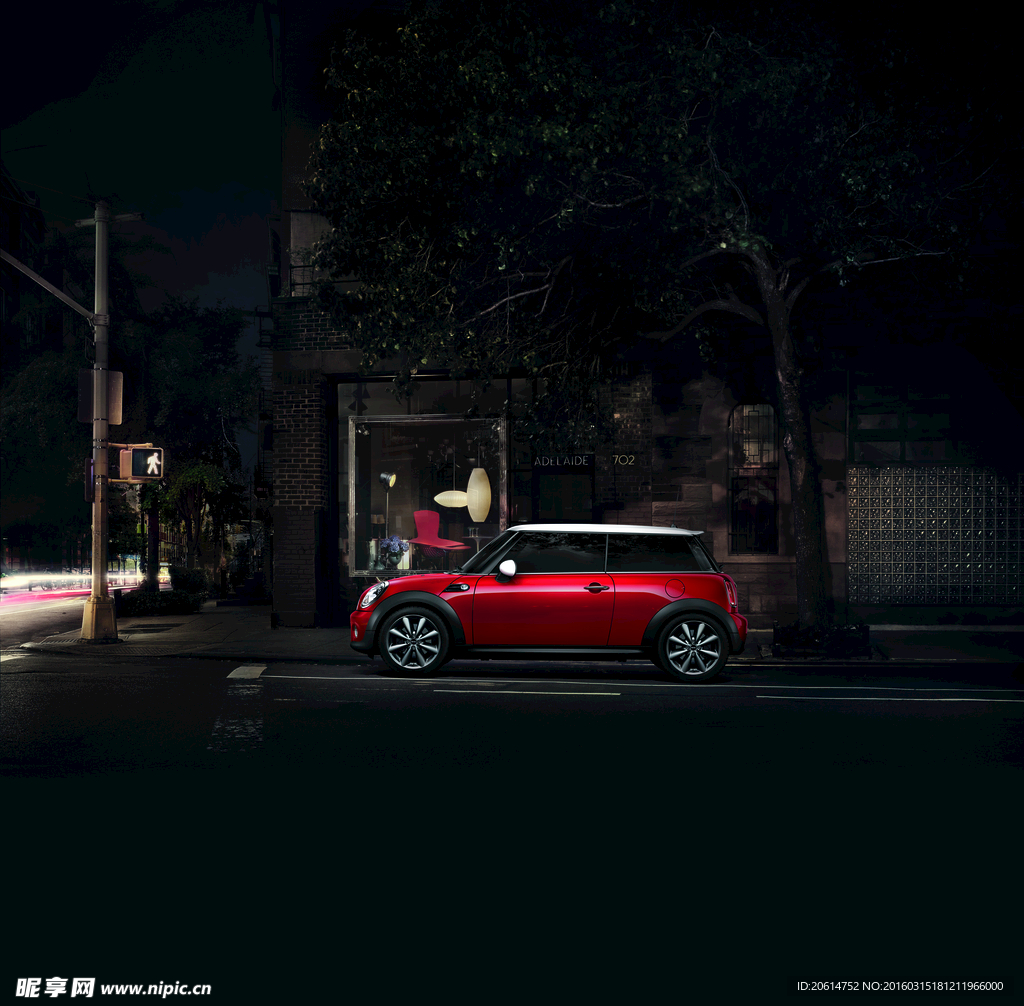 夜色下的汽车