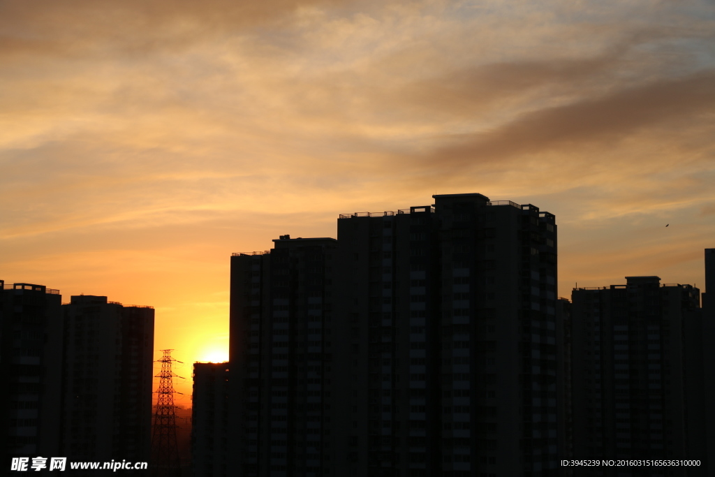 城市中的夕阳