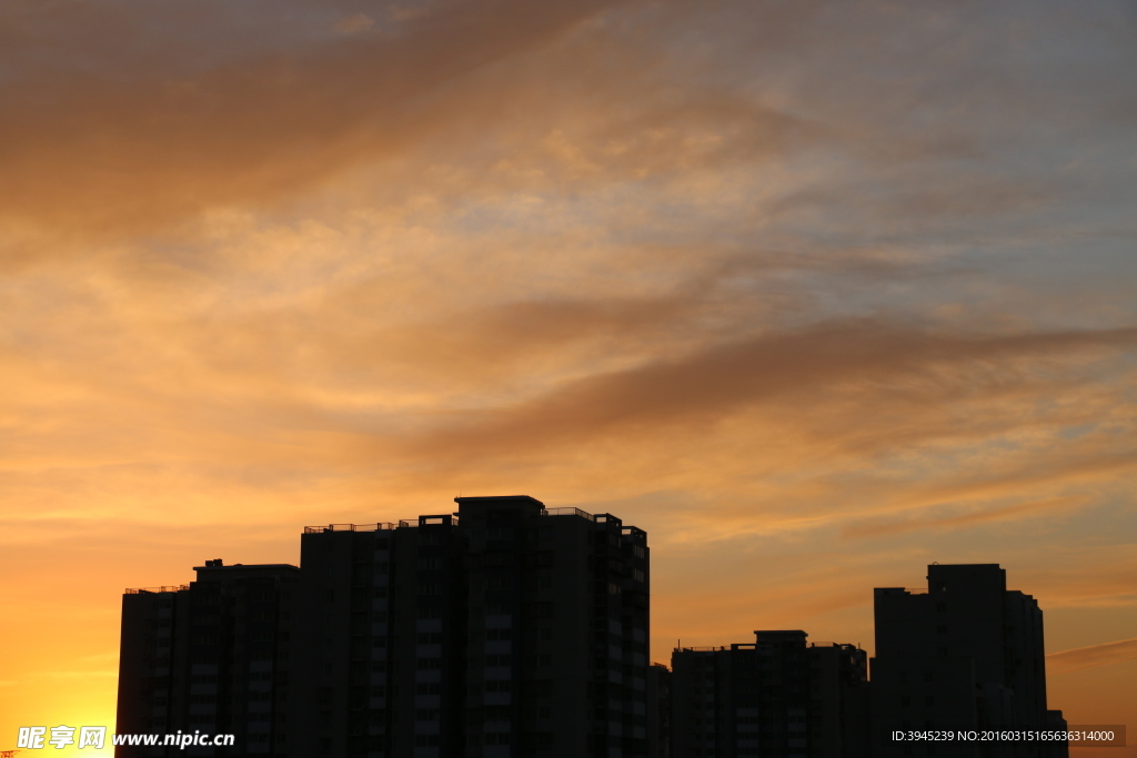 夕阳中的城市