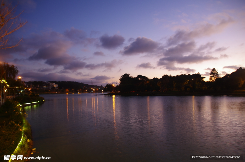 岘港夜景