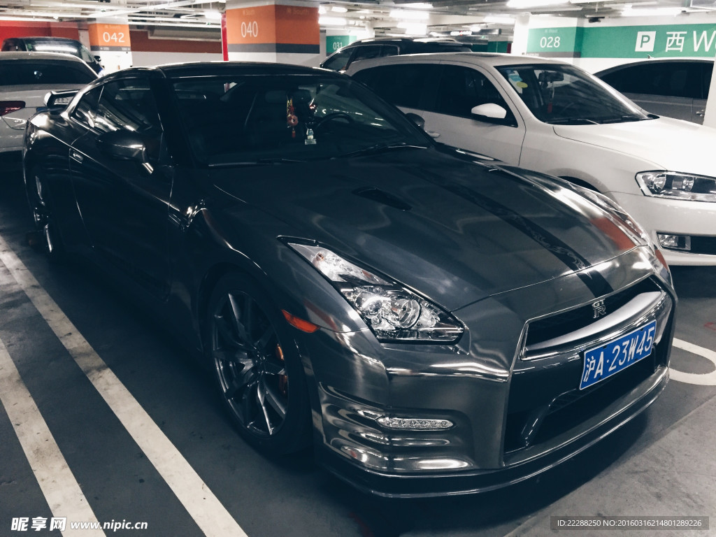 日产 尼桑 GTR
