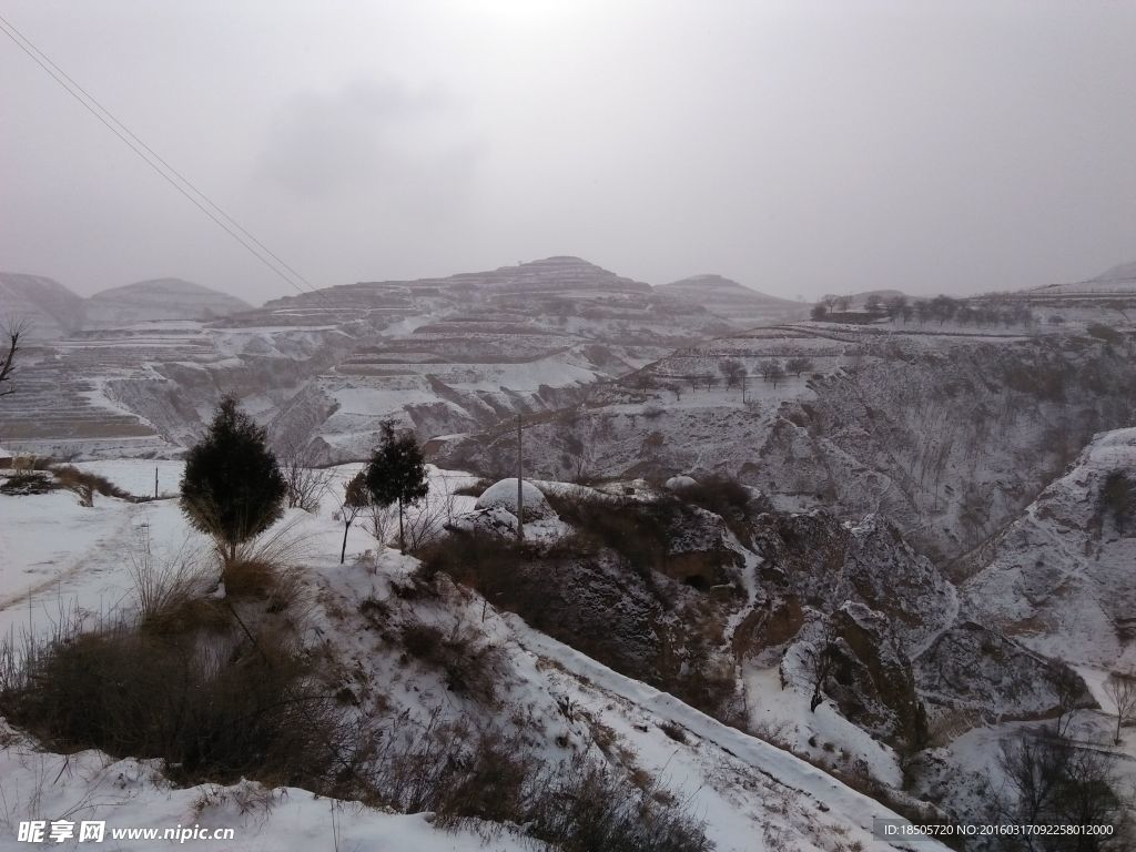 早晨大山雪景