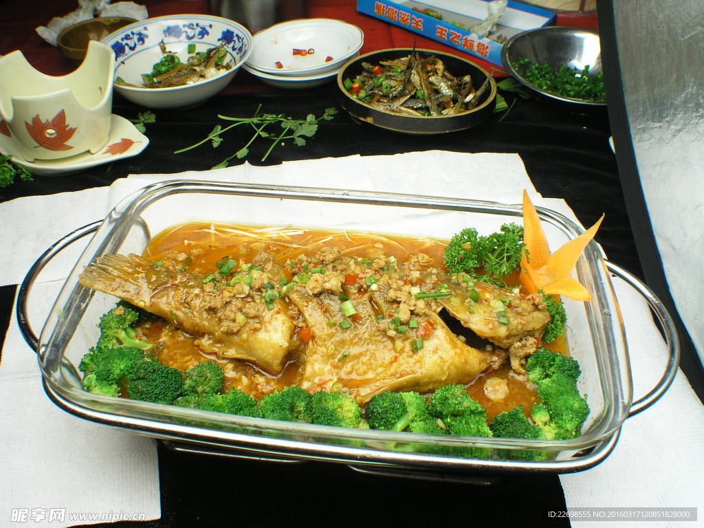 肉沫烧鲈鱼