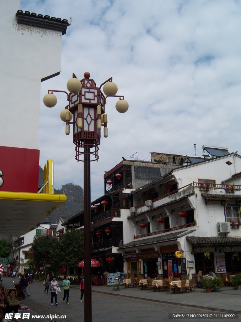 桂林阳朔麦当劳街景