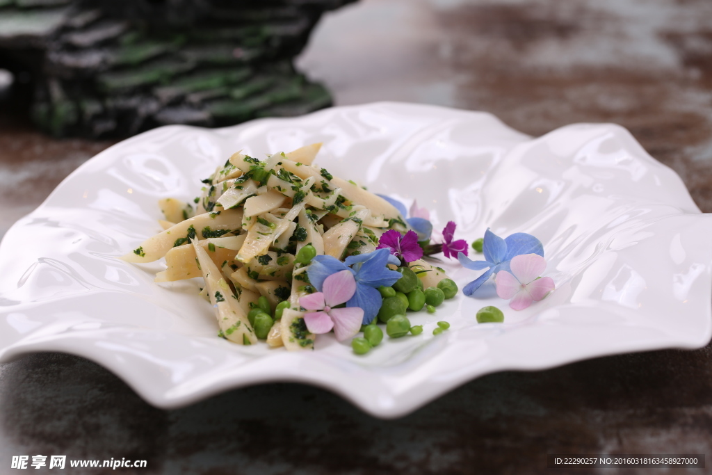 荠菜炒春笋