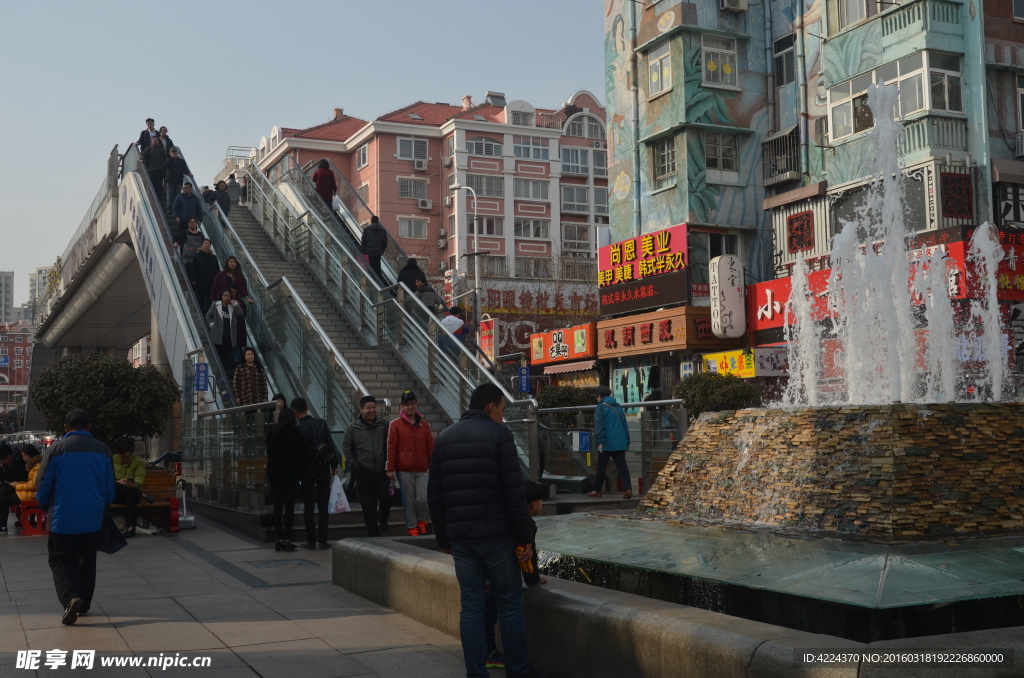 青岛台东三路过街天桥