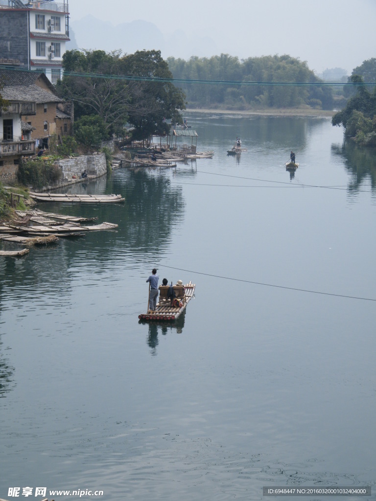 桂林阳朔遇龙河竹排美景