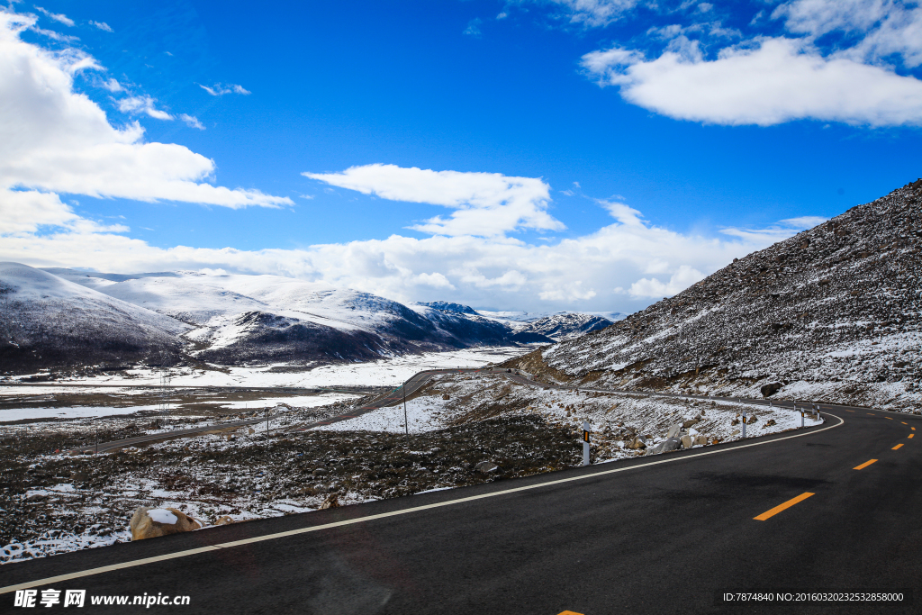 雪山上的公路