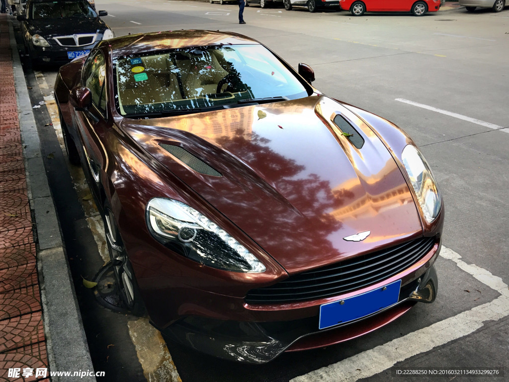 阿斯顿马丁 Vanquish