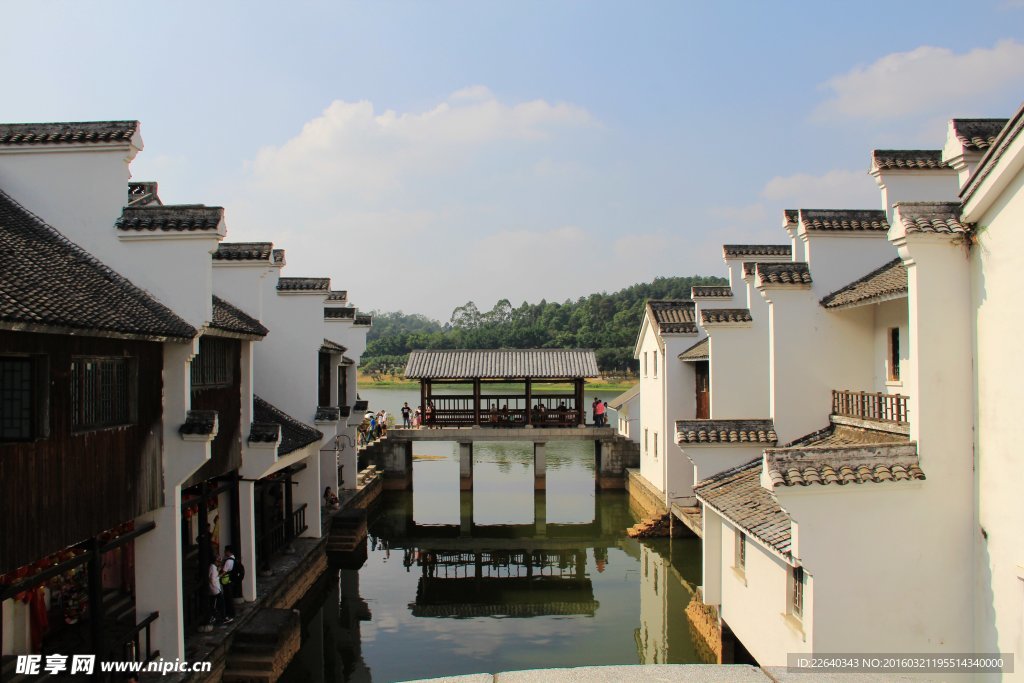 白墙灰瓦水乡建筑