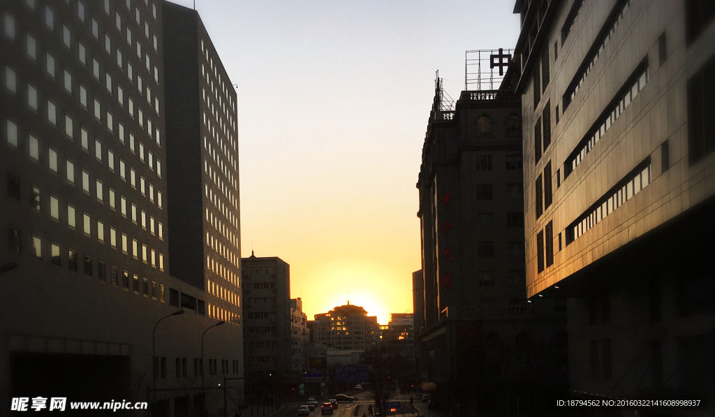 城市夕阳