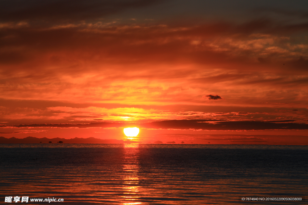 夕阳下的青海湖