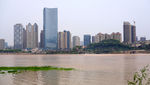 远眺河东