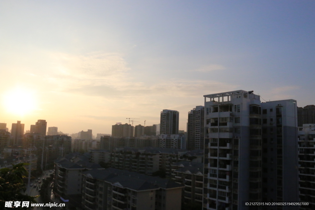 城市夕阳