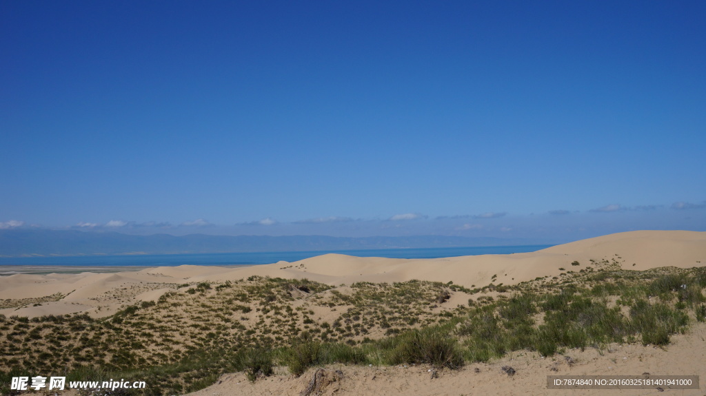 青海湖边沙漠