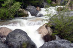 山间溪流