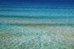 纯净透明的海水