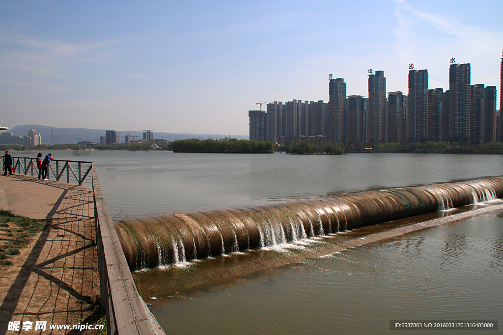 西安浐灞湿地公园水坝