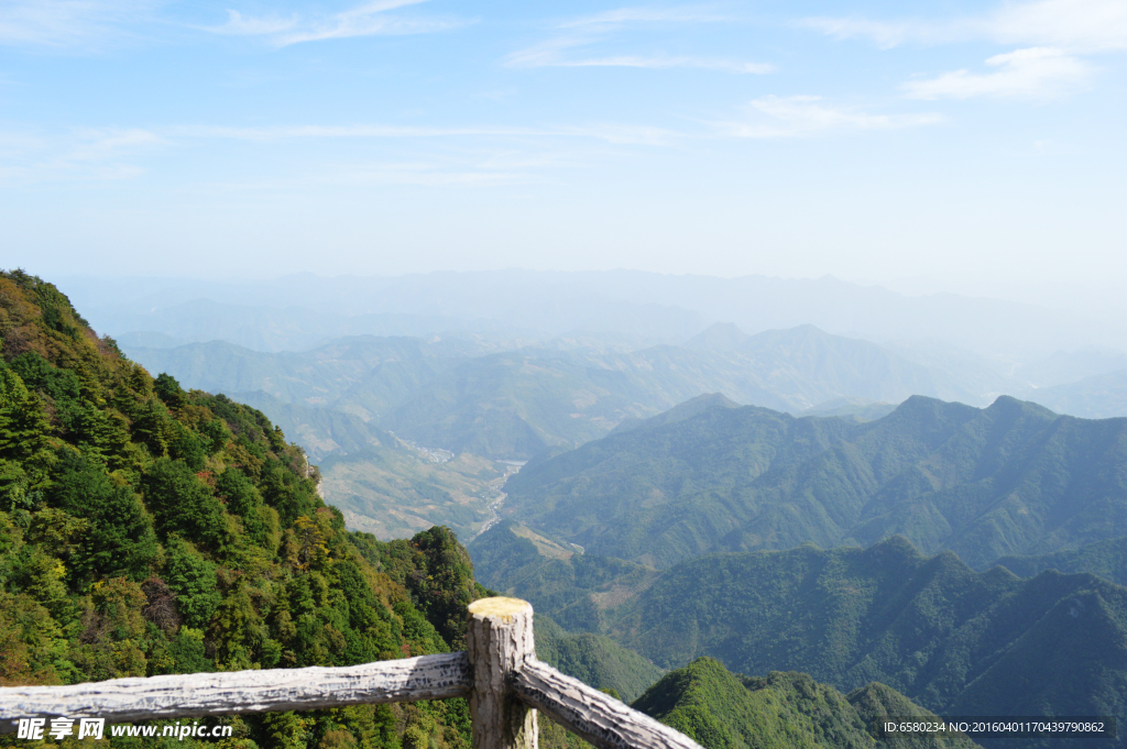 山峰 蓝天