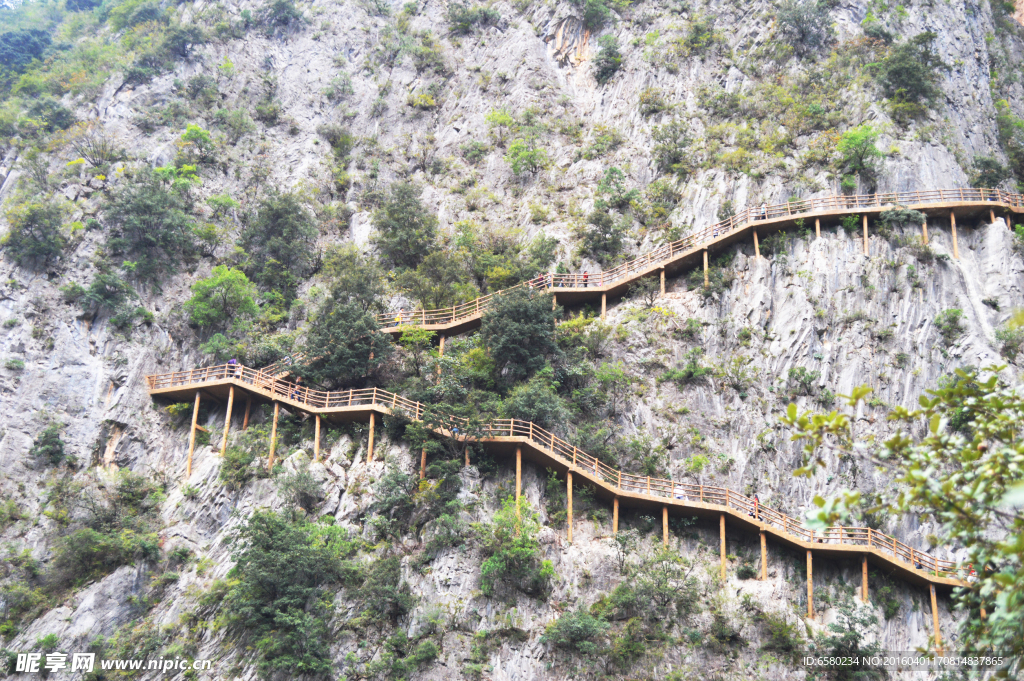 山峰  寨子