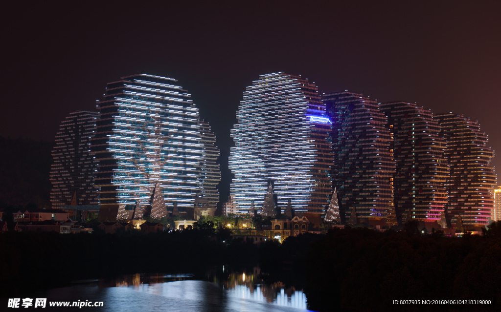 三亚大树公馆夜景