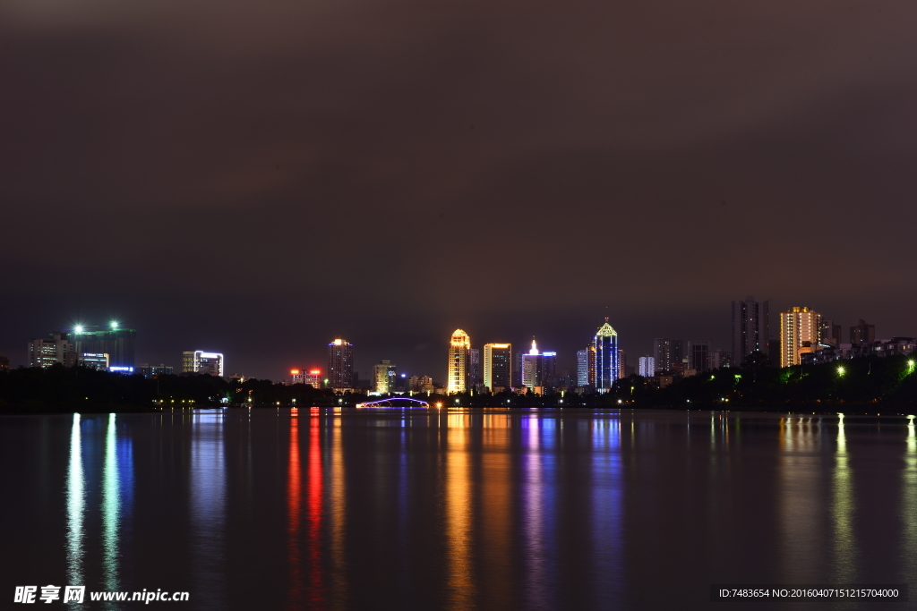南宁市南湖夜景