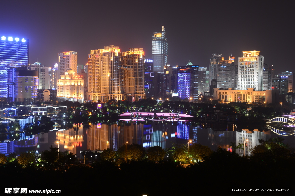 民歌湖夜景