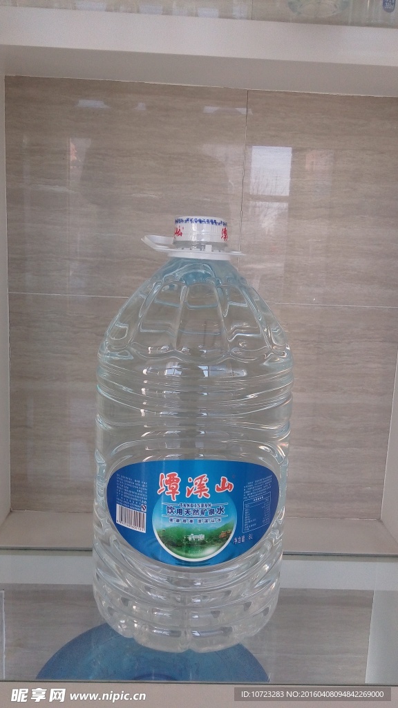 矿泉水