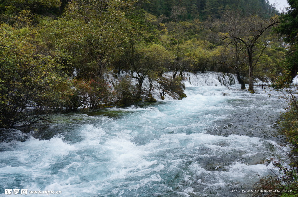 溪水
