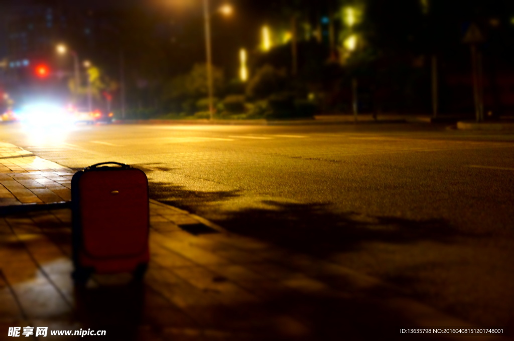 夜晚出行景