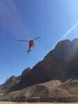 大峡谷里的直升机
