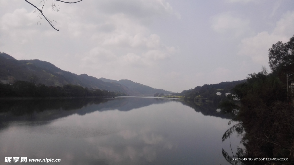 新安江风光