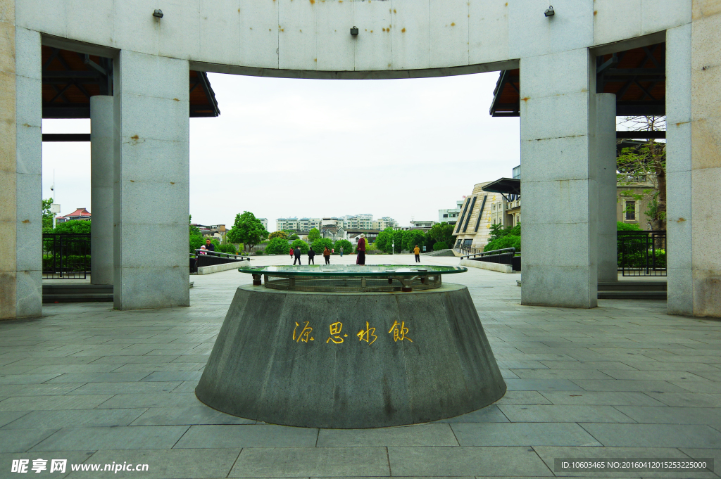 饮水思源 门楼建筑