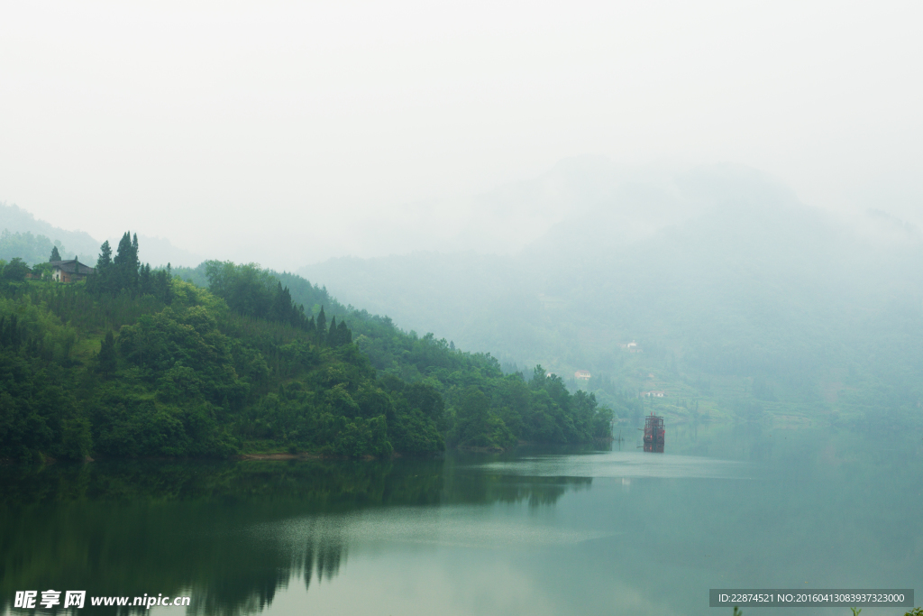 雾锁汉江