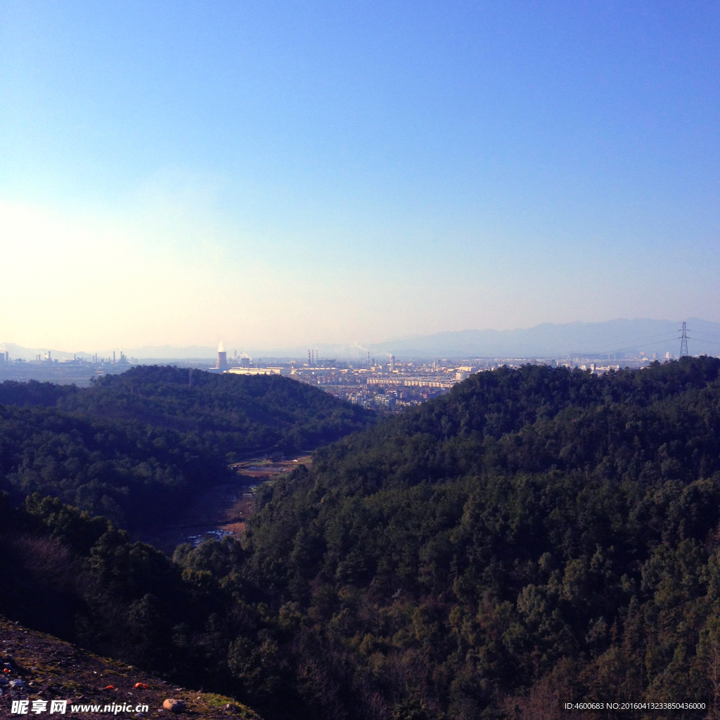 山顶蓝天美景