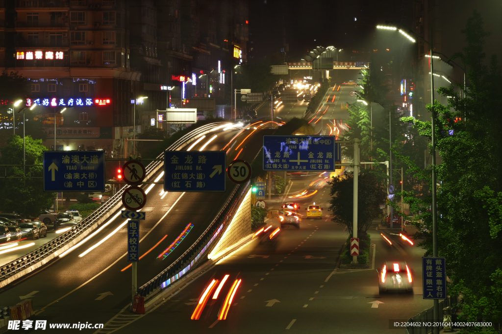 龙溪主干道夜景