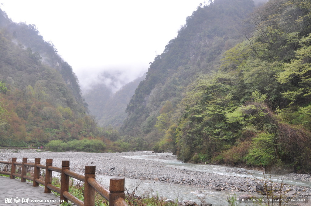 东拉山大峡谷