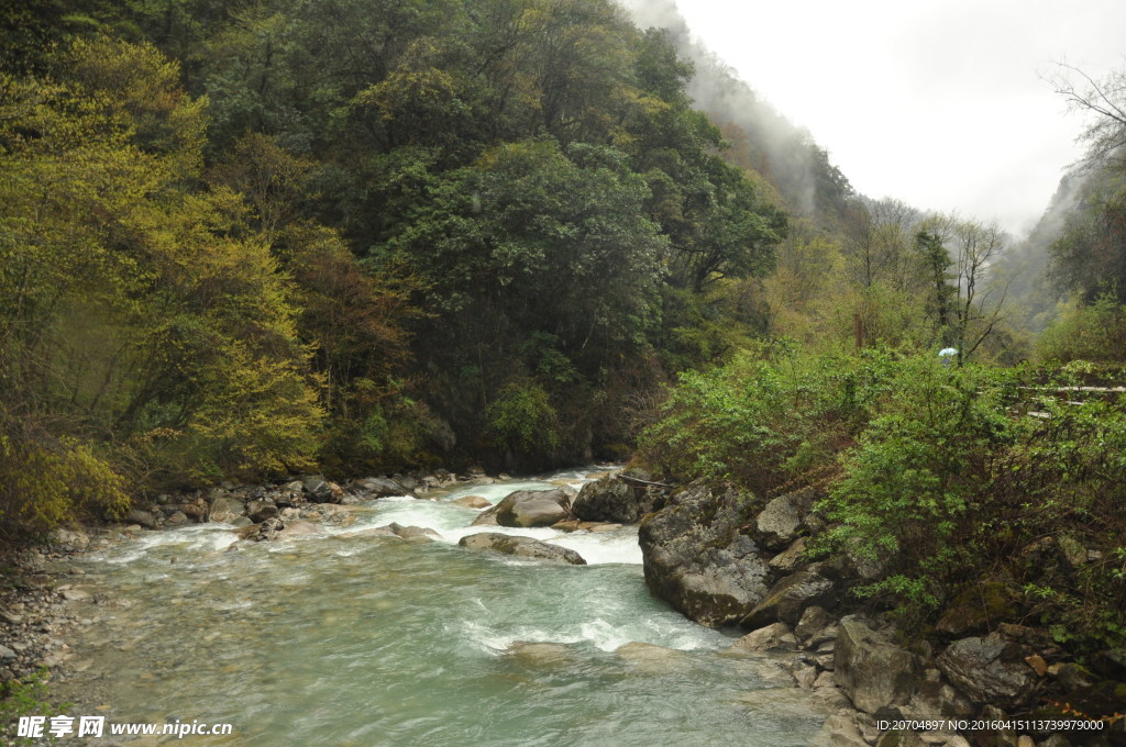 东拉山大峡谷