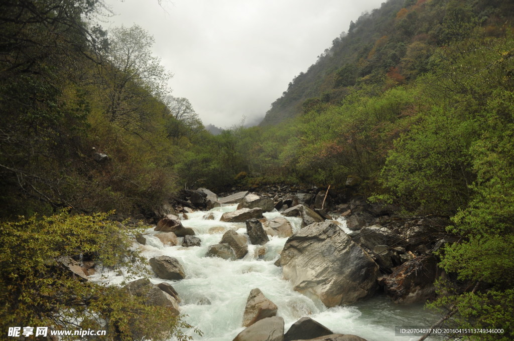 东拉山大峡谷