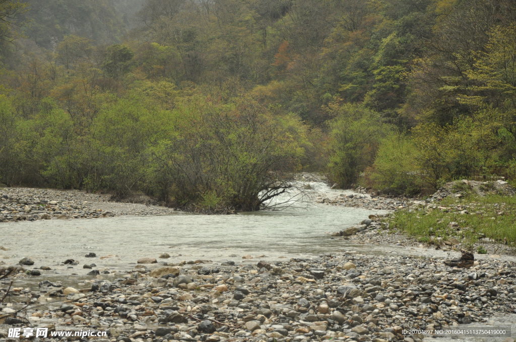 东拉山大峡谷